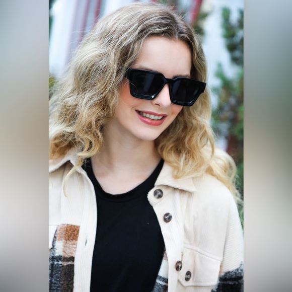 Black Thick Frame Rectangle Sunglasses - Picture 5 of 7